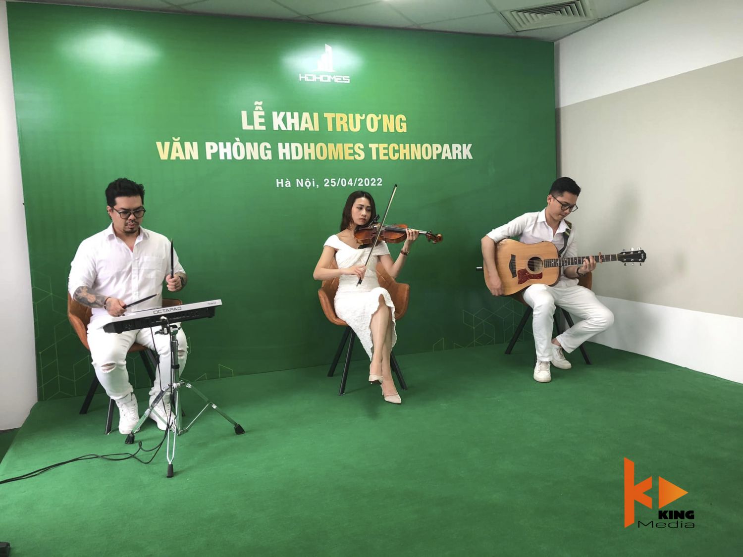 Backgroud khai trương