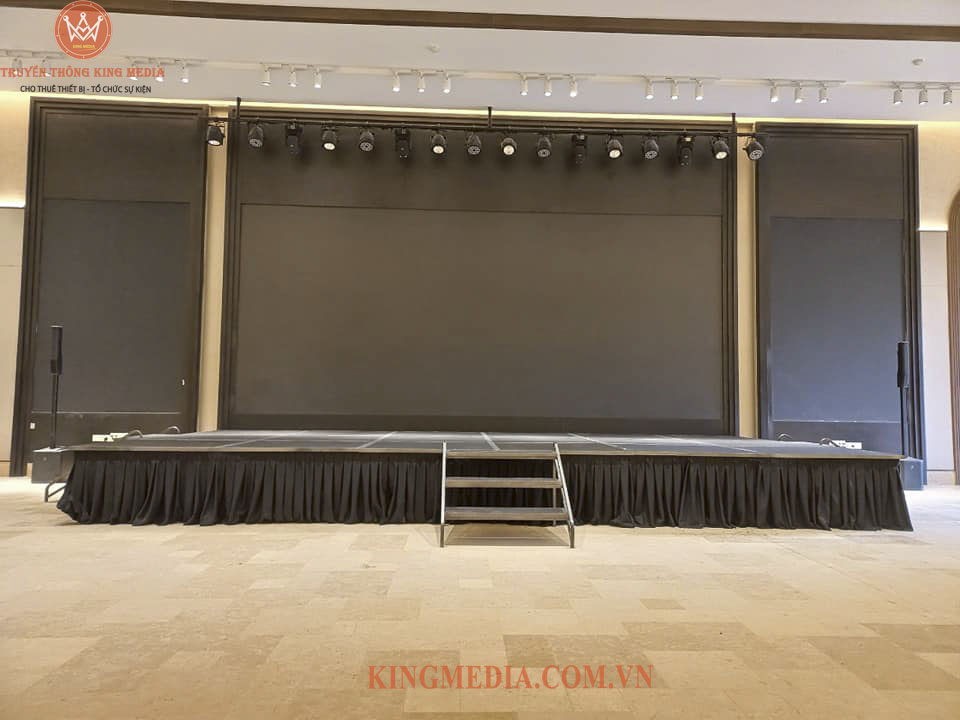Sân Khấu Trong Nhà