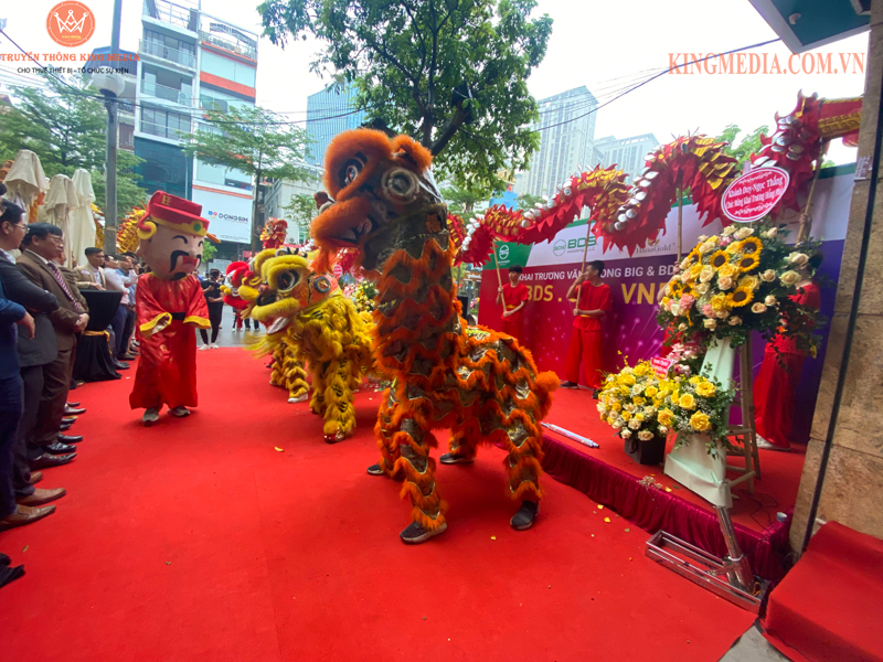 sân khấu tổ chức khai trương